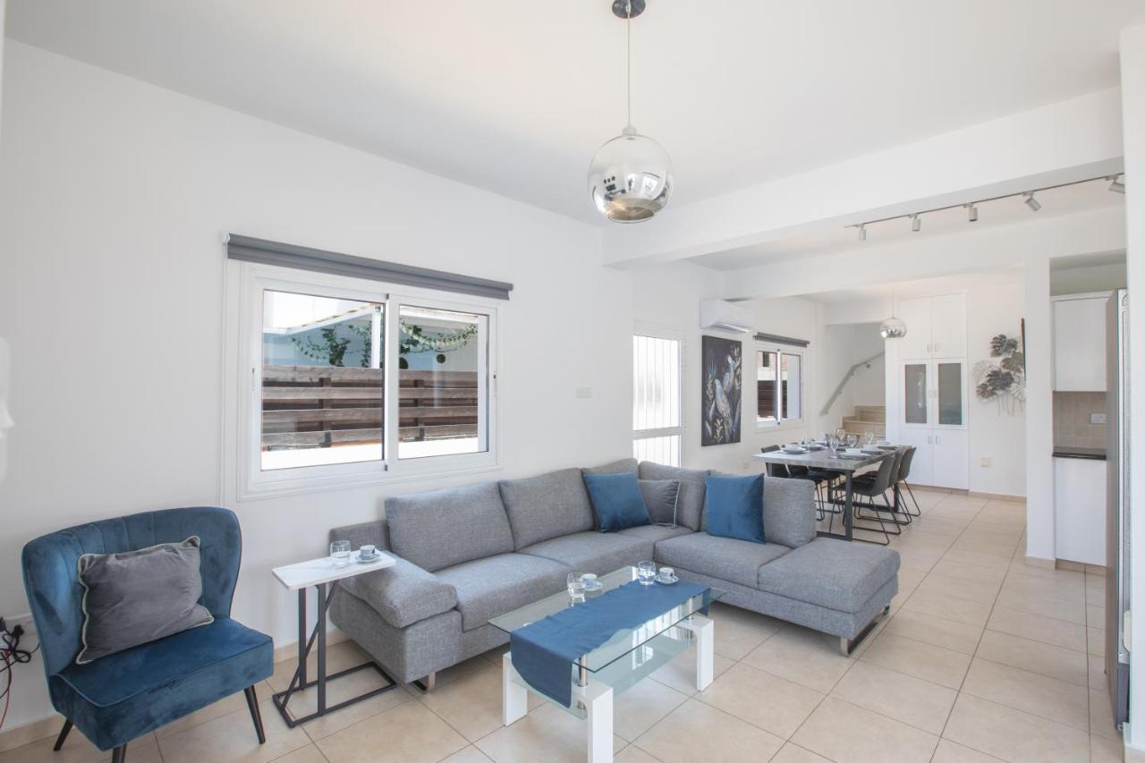 Elite Luxury Villa Paralimni Exterior photo